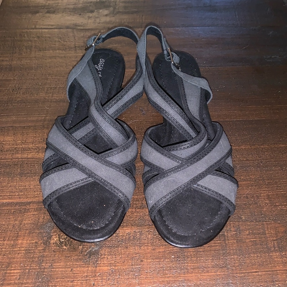 NWOT Easy Street Black strappy sandal with small heel